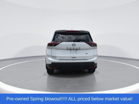 Used 2024 Nissan Rogue SV w/ SV Premium Package FWD image 7