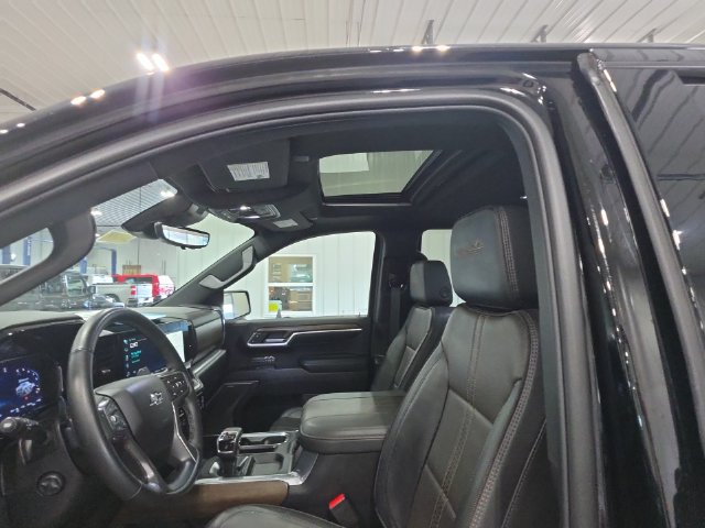 Used 2024 Chevrolet Silverado 1500 High Country w/ High Country Premium Package AWD/4WD image 22