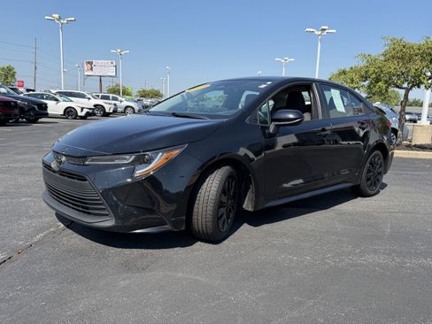 Used 2024 Toyota Corolla LE FWD image 3