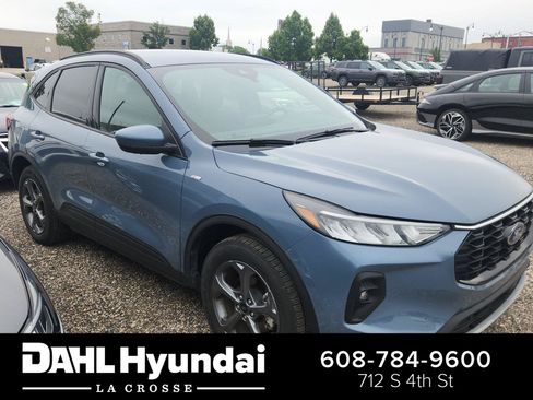 Used 2025 Ford Escape ST-Line Select AWD/4WD image 1