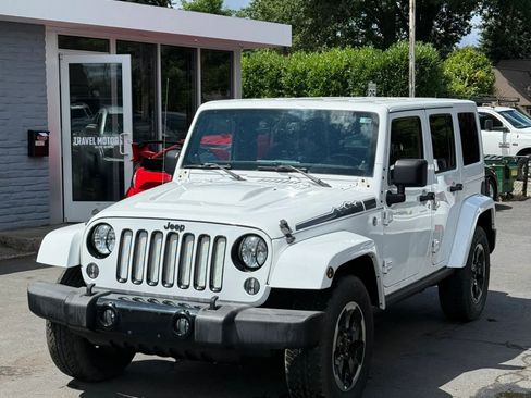 Used 2014 Jeep Wrangler Unlimited Sahara AWD/4WD image 3