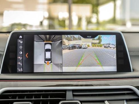 Used 2018 BMW 740i xDrive AWD/4WD image 35