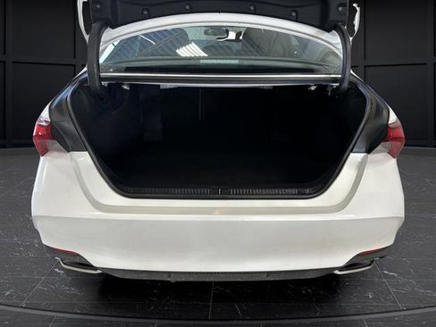 Used 2022 Toyota Avalon XLE image 13