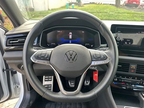 Used 2025 Volkswagen Jetta Sport FWD image 13