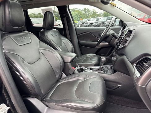 Used 2019 Jeep Cherokee Limited w/ Technology Group AWD/4WD image 25