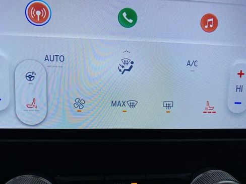 Used 2024 Ford Edge Titanium image 14