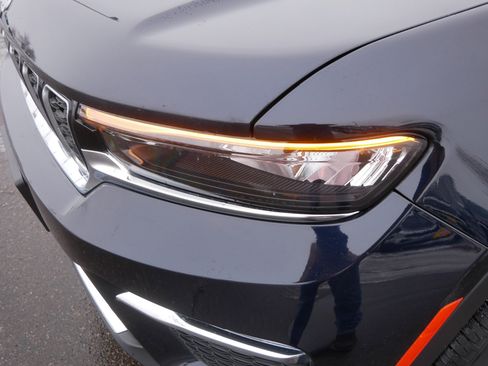 Used 2025 Jeep Grand Cherokee Limited w/ Trailer Tow Package image 15