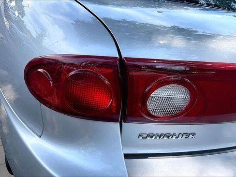 Used 2004 Chevrolet Cavalier Sedan w/ Preferred Equipment Group FWD image 27