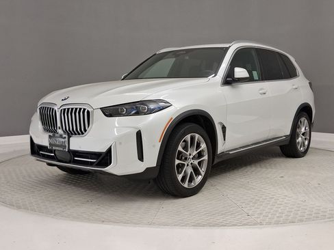 Used 2025 BMW X5 xDrive40i w/ Parking Assistance Package AWD/4WD image 38