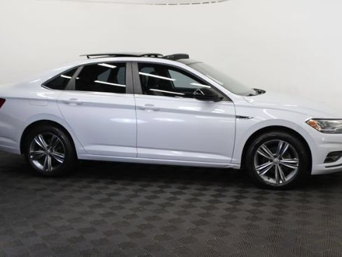 Used 2019 Volkswagen Jetta R-Line w/ R-Line Cold Weather Package FWD image 4