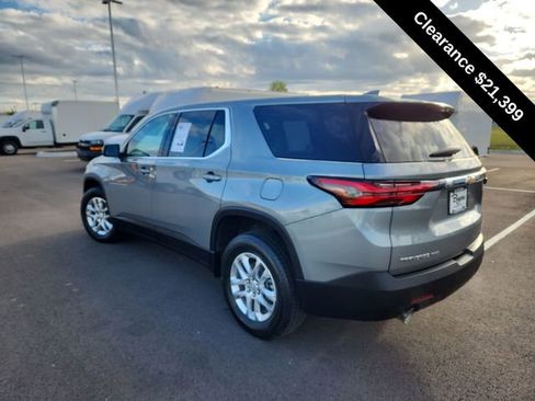 Used 2023 Chevrolet Traverse LS image 5