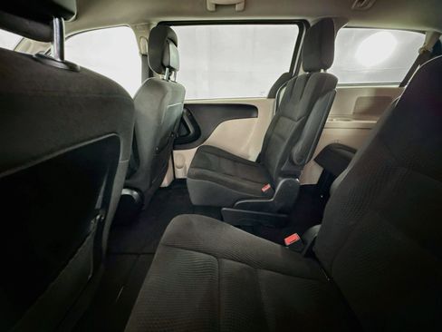 Used 2018 Dodge Grand Caravan SE w/ UConnect Hands-Free Group FWD image 22