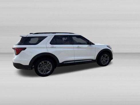 Used 2025 Ford Explorer Active w/ Active Comfort Package AWD/4WD image 4