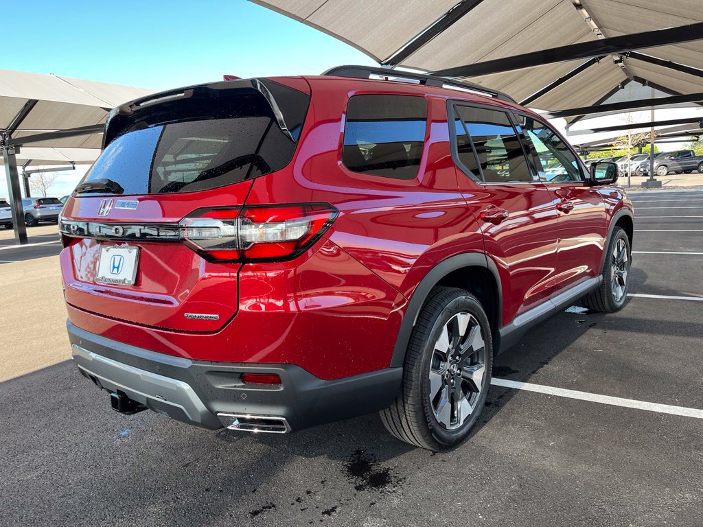 New 2026 Honda Pilot Touring image 3