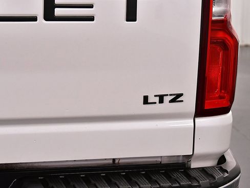 Used 2022 Chevrolet Silverado 2500 LTZ w/ LTZ Plus Package image 14