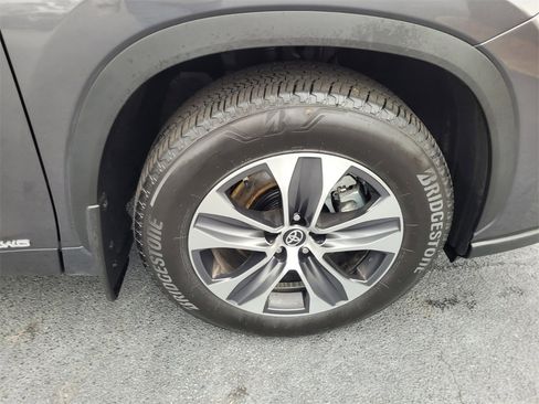 Certified 2025 Toyota Highlander XLE image 19