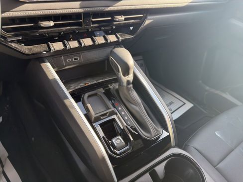 Used 2024 Chevrolet Colorado LT w/ LT Convenience Package III image 30