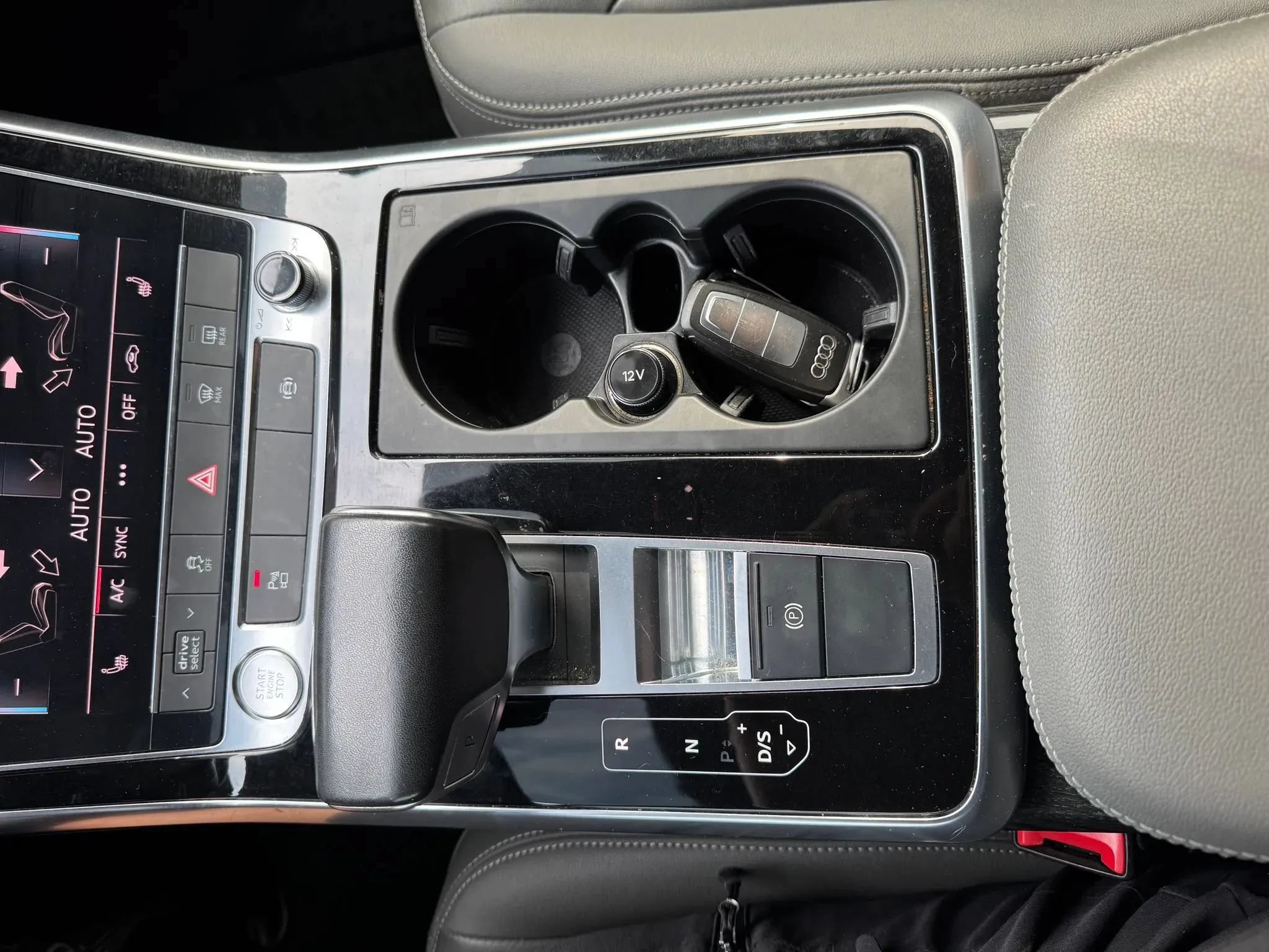 Used 2019 Audi Q8 Premium w/ Convenience Package AWD/4WD image 16