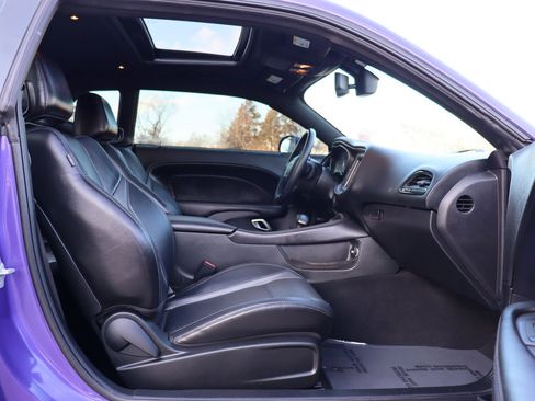 Used 2019 Dodge Challenger SXT w/ Plus Package image 17