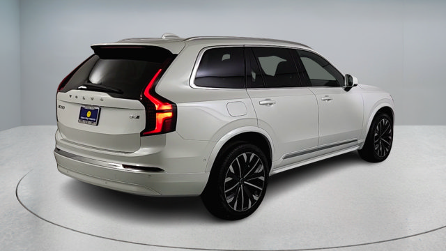Used 2026 Volvo XC90 B6 Plus w/ Protection Package Premier AWD/4WD image 4