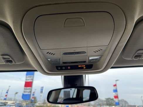 Used 2018 GMC Acadia Denali image 28