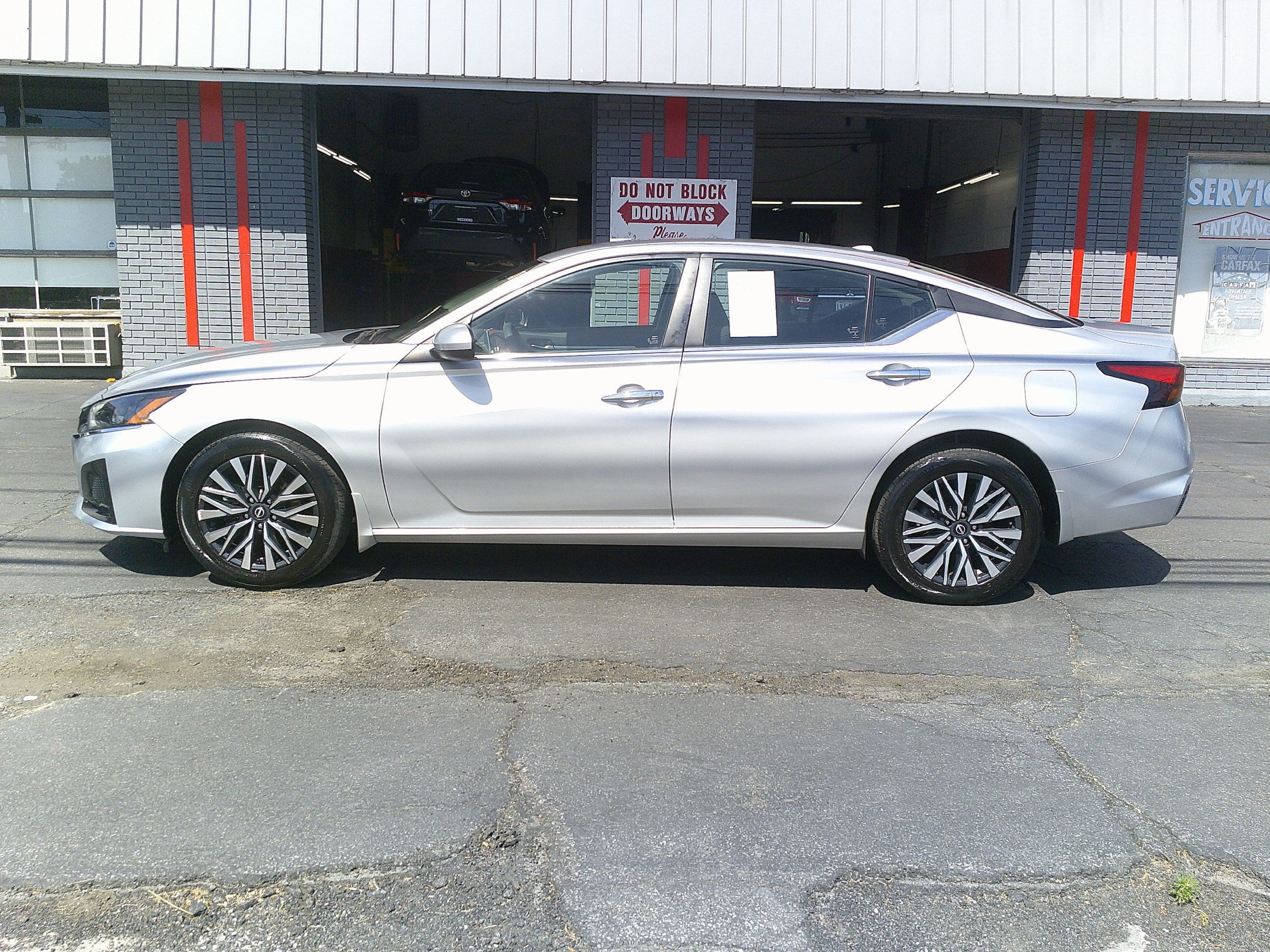 Used 2023 Nissan Altima 2.5 SV AWD/4WD image 12