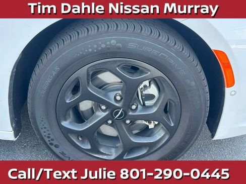 Used 2024 Chrysler Pacifica Limited FWD image 14