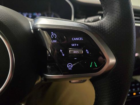 Used 2023 Jaguar XF R-Dynamic SE image 34