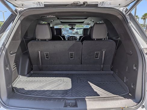 Certified 2023 Chevrolet Traverse Premier FWD image 12