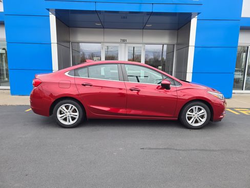 Certified 2018 Chevrolet Cruze LT w/ Convenience Package image 18