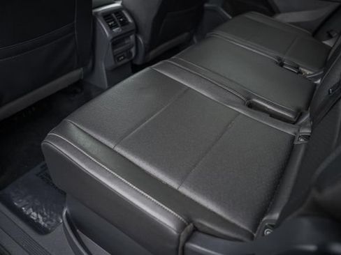 Used 2020 Volkswagen Tiguan SEL AWD/4WD image 29