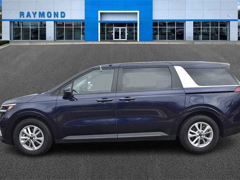 Certified 2023 Kia Carnival LX image 6