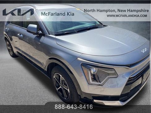 Used 2023 Kia Niro SX FWD image 3