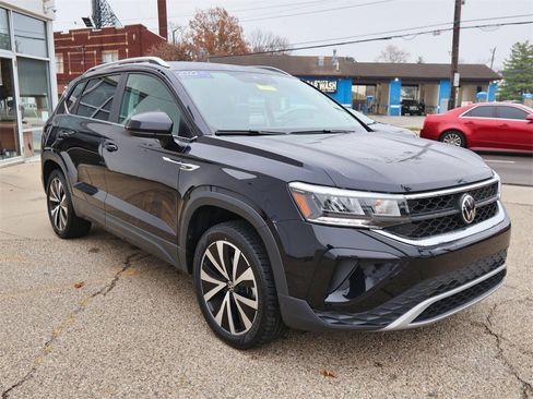 Certified 2022 Volkswagen Taos SE w/ Panoramic Sunroof Package image 7