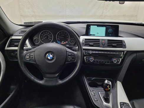 Used 2017 BMW 320i Sedan RWD image 22