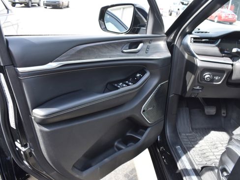 Used 2021 Jeep Grand Cherokee L Overland w/ Luxury Tech Group IV image 23