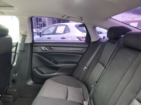 Used 2018 Honda Accord EX image 11