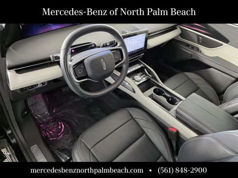 Used 2024 Lincoln Nautilus Premier image 10