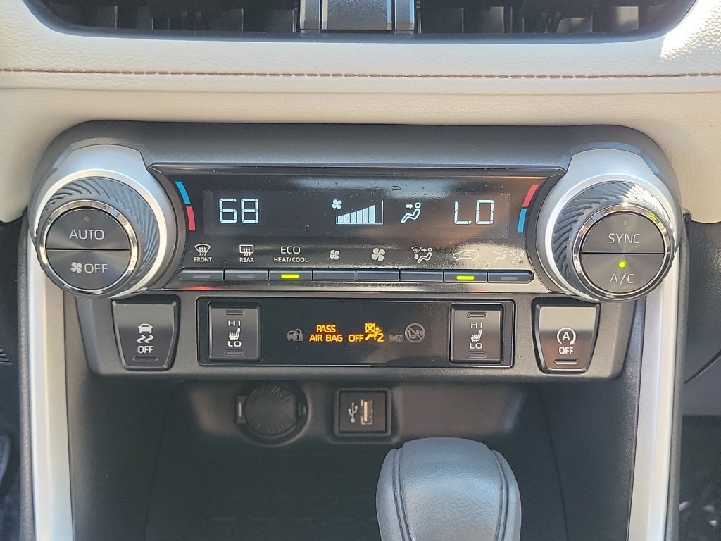 Used 2025 Toyota RAV4 XLE w/ Convenience Package FWD image 32