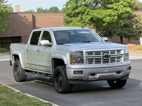 Used 2015 Chevrolet Silverado 1500 LTZ Z71 AWD/4WD image 2