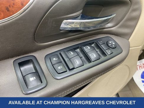Used 2013 Chrysler Town & Country Touring FWD image 31