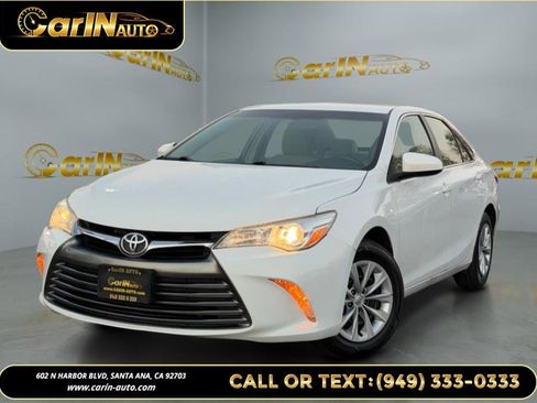 Used 2017 Toyota Camry LE image 1