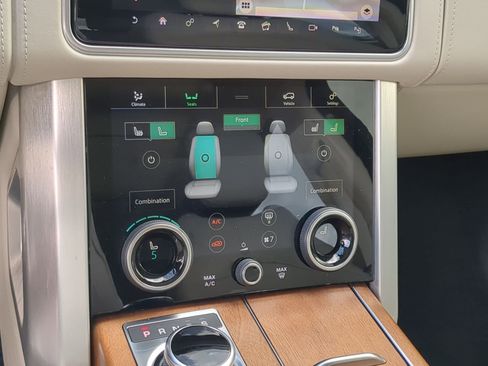 Used 2021 Land Rover Range Rover Autobiography image 18