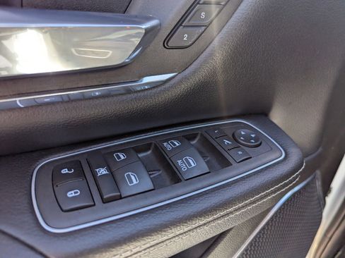 Used 2024 RAM 1500 Laramie image 12