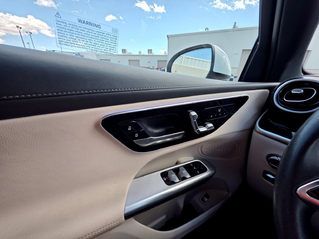 Used 2025 Mercedes-Benz GLC 300 image 14