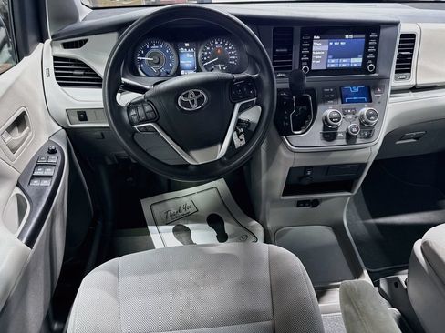Used 2020 Toyota Sienna L FWD image 20