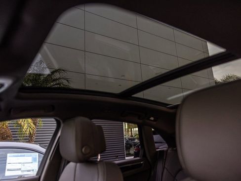 Certified 2025 Porsche Macan image 19