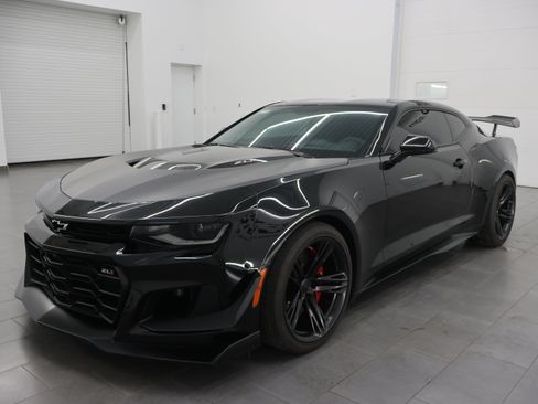 Used 2019 Chevrolet Camaro ZL1 RWD image 7