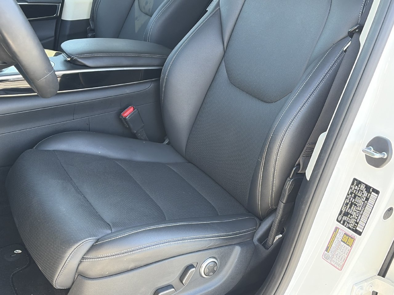 Used 2025 Genesis GV70 2.5T AWD/4WD image 17