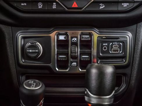 Used 2019 Jeep Wrangler Unlimited Sahara AWD/4WD image 34